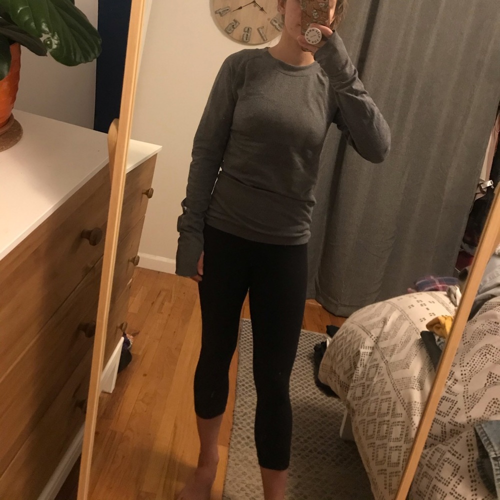 Fitted workout long sleeve with thumb holes